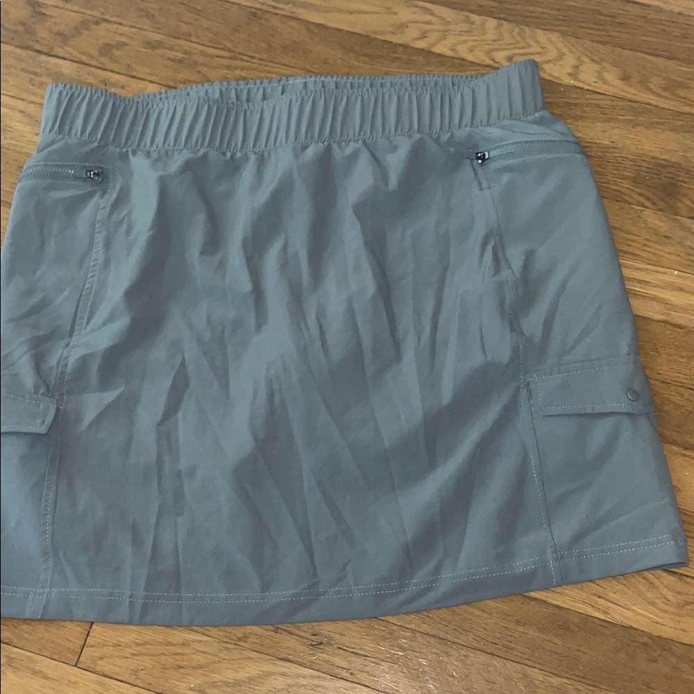 Avalanche Sz L Blue/Gray Sports Skort with Cargo Pockets & bike shorts lining.